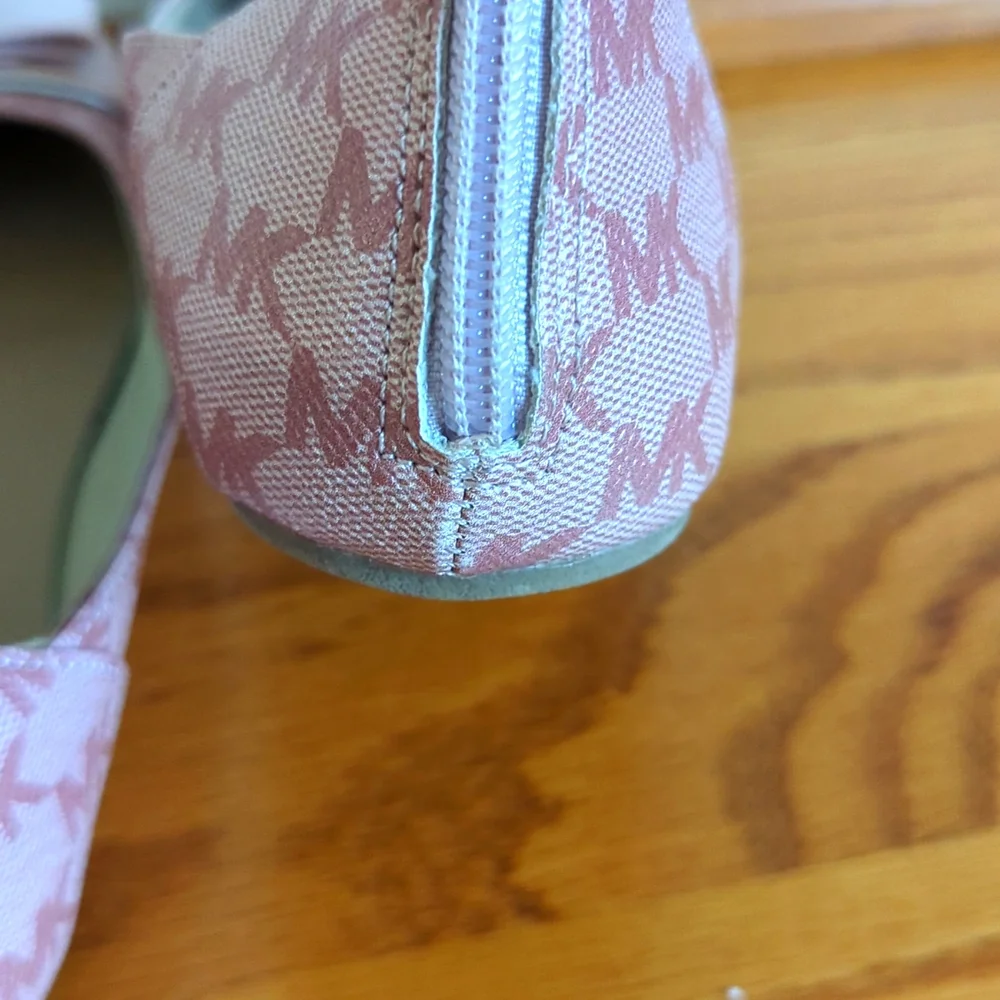 Michael Kors Pink flats Sz 5‎